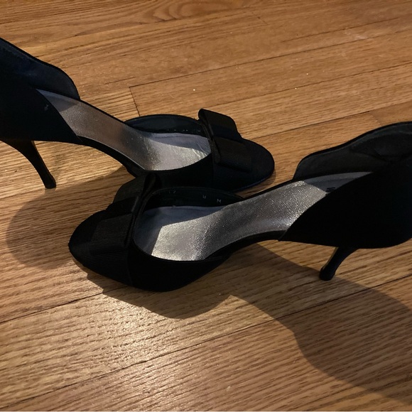 Stuart Weiztman black satin heels - Picture 7 of 7